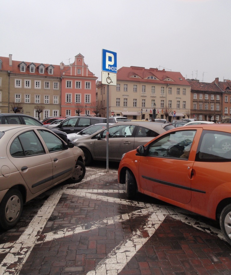 Miejsce parkingowe dla pojazdów osób korzystających z karty parkingowej - grafika artykułu